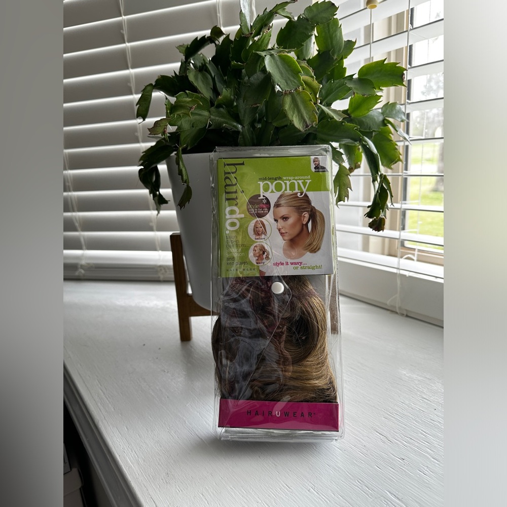 Hairdo Wraparound Mid-length Clip-In Pony
